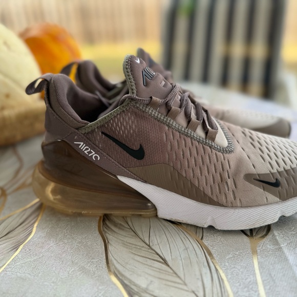 Nike AIR MAX 270 . - Picture 4 of 9